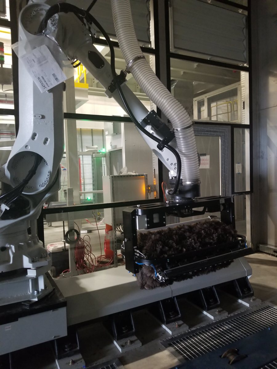 ABB robot with a feather duster tool in the IPP4 paint line at BMW
